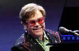 Elton John explica cómo casi pierde la visión de un ojo por una infección  ocular