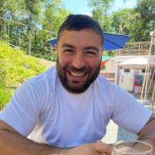 Charles Seelig's Instagram, Twitter & Facebook