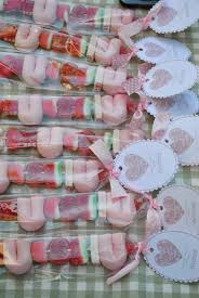 Chuches Con Corazon Centros De Brochetas Presentado En Cubos Cestos O Cajas Decoradas Con Pa Partido Del Caramelo Dulces Bautizo Mesa De Dulces Bautizo