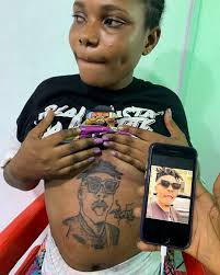 Geboren wurde peter rudolf de vries am 14. Young Woman Tattoos Popular Singer Mayokun S Face On Her Stomach Photos Global Times Nigeria