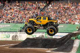 Dave sparks, also known as heavy d, is the other half of the diesel brothers. Utah S Diesel Brothers Are Going To Jump A Monster Truck Over A Plane In Flight On Live Tv