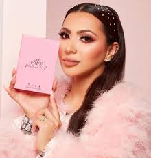 Tu nueva paleta facial favorita: saluda a SNATCH ME Para aquellos que  siempre quisieron obtener ese look arrebatado de Evette, ¡aquí está el  secreto! Entremos en estos tonos: 💖 Siempre con clase: