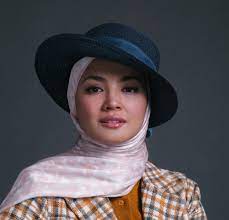 Mungkin harus begini ku coba mengerti mungkin memang jalannya ini yang terjadi. Fazura Bisa Apa Lyrics Lyrics My