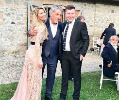 Completamente fuori posto, mi ha destabilizzata. Andrea Roncato Le Nozze In Diretta Tv Con Nicole Moscariello Gossip It