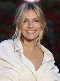 Leslie Barlow's Instagram, Twitter & Facebook