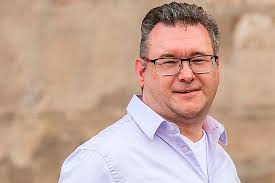 Schulleitung und Lehrer der MOS Franken