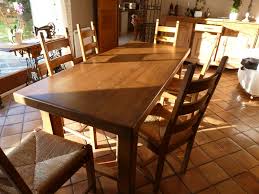 La salle à manger est le lieu idéal pour vos repas d'affaires, vos dîners entre amis ou encore vos s. Eclaircir Une Table En Chene Patines Couleurs