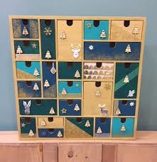 On Vous Propose De Commencer Avec Un Calendrier De L Avent Authentique Et Fait Maison Calendrier De L Avent Maison De L Avent Avent