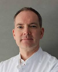 Dr. med. Meier: Neurochirurg*in, Wirbelsäulenchirurg*in, Hirn-Chirurg*in  und Chirurg*in