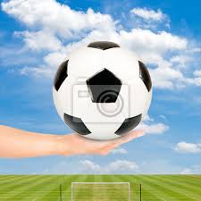 Däremot finns det att antal mått att hålla sig inom för att den skall godkännas. Fotboll I Hand Med Fotbollsplan Och Bla Himmel Canvastavlor Pa Vagg Tavlor Fotbollsplan Gard Torva Myloview Se