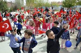 Uzaktan eğitimin uygulandığı bu günlerde 23 nisan bu sene evde kutlanacak. 23 Nisan Resmi Tatil Mi 23 Nisan Pazartesi Tatil Mi Gundem Haberleri