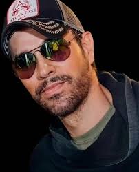 behind the scenes w/ @iamchino__ 🎤🎧… #TAMOBIEN @enriqueiglesias