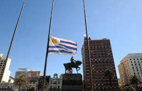La bandera de uruguay o pabellón nacional (nombre oficial) es uno de los símbolos nacionales de uruguay. Uruguay Decreta Duelo Oficial Por Fallecimiento De Fidel Castro Noticias Telesur