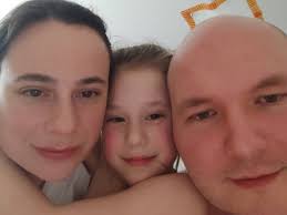 A breath of fresh air': 7-year-old Ukrainian girl sells drawings online to  help refugees