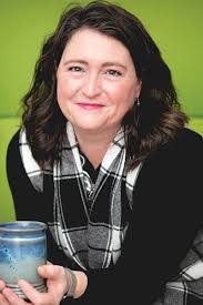 Lynn Squires's Instagram, Twitter & Facebook