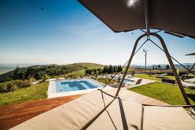 Fosta resedinta a regilor, si purtand un nume sfant, cel al muntelui sinai, ce a fost dat pentru prima oara manastirii omonime de catre spatarul mihail cantacuzino (sec xvii). Pensiune In Sinaia Cu Piscina Biserica Romano CatolicÄƒ Din Elisabetin TimiÈ™oara