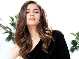 Alia Bhatt Alia Bhatt Haircut 2018 Alia bhatt (born 15 march 1993) is an indian actress and singer who appears in bollywood films.