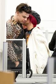 I Will Follow You Into The Dark Yungblud Piano Halsey And Yungblud At Airport In Adelaide 02 13 2019 Halsey Boyfriend Halsey Cute Celebrity Couples