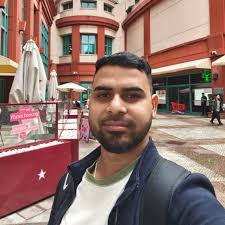 Os automóveis ligeiros devem estar equipados com um sinal de  pré-sinalização?