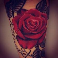 The Detail In This Rose Is Stunning Tatouage Rose Tatouage A Fleur De Peau
