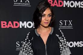 Мила кунис (mila kunis), урождённая милена марковна кунис (укр. Mila Kunis Has Been Shamed For Breastfeeding In Public Vanity Fair