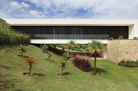 150 m2 ( 6 m2 fr. Casas Brasilenas Construidas En Terrenos Inclinados Plataforma Arquitectura
