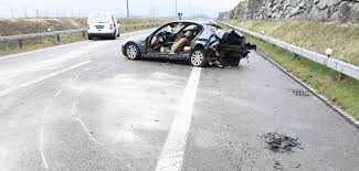 Bei dem unfall fuhren drei fahrzeuge auf einen vorausfahrenden lkw, der aus zunächst unbekannten gründen bremste. Unfall Auf Autobahn A13 Bei Au Sg Fordert Zwei Verletzte Top Online