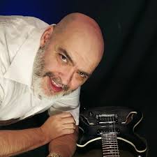 Les gens se trompe également d'être témoin (où que vous soyez, en ligne ou  hors) avec témoin (quand cela vous convient). C'est pour la gloire de Dieu  et non le jugement de