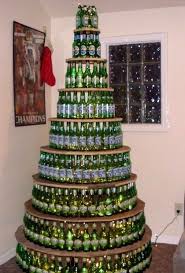 Sapins De Noel A Base De Bouteilles Et De Canettes Alors Quoi De Fun Sapin De Noel Sapin De Noel Original Noel