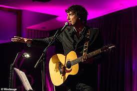 Snow Patrol S Gary Lightbody 43 Fears He Ll Develop Dementia Like His Father Daily Mail Online
