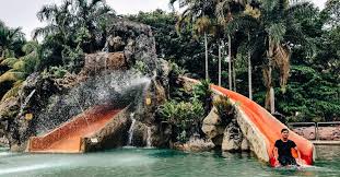 Salah tu faktornya adalah ia terletak di simpang pulai menghala ke cameron highlands. Kolam Air Panas Sungai Klah Sungkai Perak