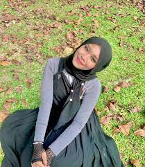 .lirik lagu gadis bertudung putih yang dinyanyikan oleh may semoga lagu tersebut bisa menghibur anda lirik gadis bertudung putih malay gitar kord may gadis gadis bertudung putih may unplugged gadis bertudung putih lyrics wajah seri yang memukau pesona kau dipandang. Padah Beli Cermin Murah Gadis Takut Tengok Muka Sendiri Teringat Satu Makhluk Aneh Nak Betulkan Tudung Lagilah Tak Boleh Apple Hijau