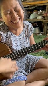 Moe Kyi is starting to play guitar😂🤣