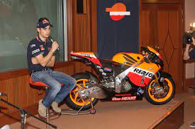 This player is the 2006 and 2007 250 cc world champion, and 2010, 2012 and 2015 motogp world champion. Dani Pedrosa Official Site For Man Crush Monday Mcm Woman Crush Wednesday Wcw