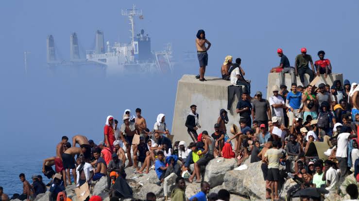 Marruecos despliega cientos de unidades ante los llamamientos a un nuevo  cruce masivo