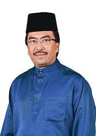 Som anerkjennelse for sin innsats innen samfunn, sosialt, politisk, næringsliv og næringsliv, ble han tildelt darjah kebesaran negeri selangor (dsis) av sultan idris shah fra selangor sultan sharifuddin som bærer tittelen dato 'i 2003. Johari Abdul Ghani Wikipedia Bahasa Melayu Ensiklopedia Bebas