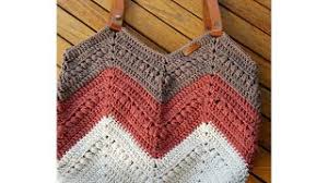 Halka şeklinde çanta sapı ve makrome ile örülen çanta için renk tercihi size kalmış. Makrome Ipten Canta Yapimi Spagetti Yarn