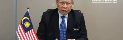 Ernest bower speaks with the hon. Datuk Seri Mustapa Mohamed Alhijrah Online