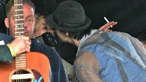 Pete doherty — die for u (feat kate moss) 04:32. Kate Moss Und Pete Doherty Vereint Im Schlamm