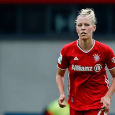 Giulia gwinn is at olympiapark münchen. Bayern Frauen Update Demann Signs Extension Bayern Draw Carl Zeiss Jena In Pokal Gwinn Gives Injury Update Bavarian Football Works