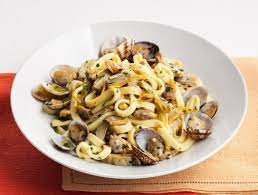 Pasta fresca tipo troccoli o chitarra filetti di pesce carciofi pomodorini aglio polvere d'arancia olio sale, prezzemolo. Le 10 Migliori Ricette Di Pasta Di Pesce Sale Pepe