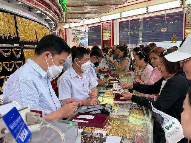 ส่องปัจจัย สงครามอิหร่านทำ 'ราคาทองคำ' ร่วง เกิดอะไรขึ้นกับ 'ราคาทองคำ' ที่ ปรับตัวลงอย่างต่อเนื่องติดต่อกันสิบวัน  จากสินทรัพย์ปลอดภัยกลายเป็นความเสี่ยง  หลังสงครามอิหร่านกระตุ้นความกังวลเรื่องเงินเฟ้