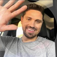 Soldier returns home to family