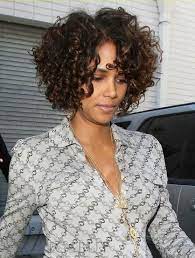 Halle berry hairstyles are widely copied by the women and they are very popular among the hairstylist too. Halle Berry Handgeknupft Lockig Kurz Frisur Braun Afroamerikanisch 100 Remy Echthaar Lace Spitzefront Perucke 12 Zoll M Wigsbuy Com