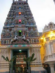 Kuil sri maha mariamman is a very exotic place, very suitable for taking pictures, there are many tourists, the surrounding area is noisy, and everyone in the room is quiet to appreciate the beauty of the architecture. Pin On Kuala Lumpur