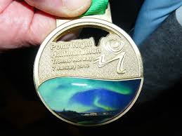 Runners head off towards the. Norwegen Tromso Halbmarathon Polarlicht Laufreise