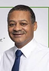 Lizann Isaacs ontvang Bachelors in Public Administration van MANCOSA