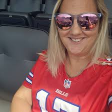 Where can I find restaurants that serve chicken wings with celery in  Syracuse?