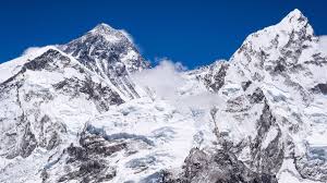 Wie viele leichen genau bis heute noch im schnee liegen, ist nicht bekannt. Leichen Auf Mount Everest Konnten In Corona Pause Geborgen Werden Eurosport