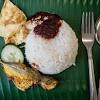 Bahkan beberapa nasi lemak yang berasal dari medan, pekanbaru, sumatera utara dan riau ini memiliki lauk yang khas. 1